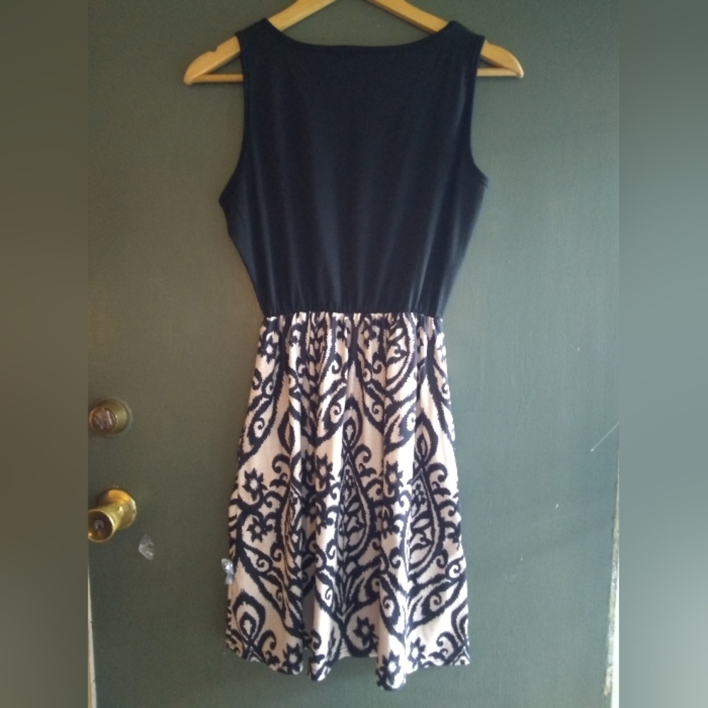 Black & Beige Dress - Picture 3 of 5